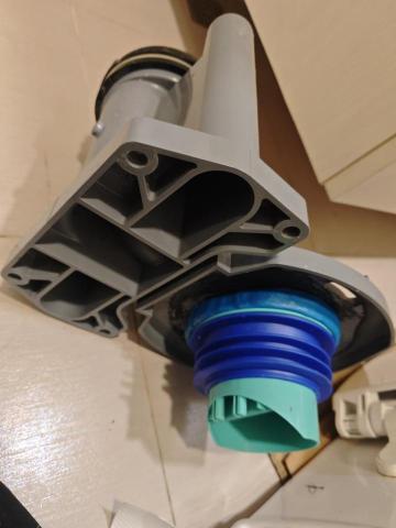 布丁冷氣洗凈 - NG:TOTO馬桶滲水，沼氣返臭（管距30公分，可調式水路管）
原因：使用官方油泥，地處二樓，重新裝潢過，導致糞管直接90度彎頭。
重新安裝防臭防滲漏油泥（因原先裝潢廠商糞管未照標準施工先直管，再90度彎頭，錯誤安裝直接90度彎頭，故無法使用逆止閥，逆止閥拆除），乾式施工。