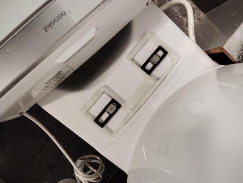 曾珞婷 - 免治馬桶清潔後