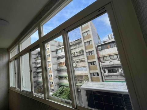 彭裕強 - 陽台包窗