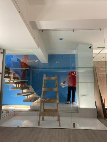 天下玻璃/謝先生 - 室內玻璃隔間（10mm透明強化磨邊玻璃）