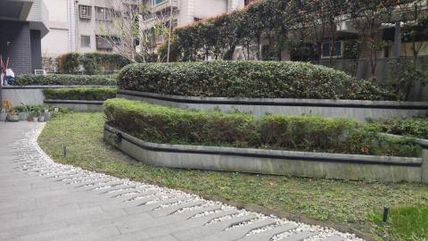 吉欣園藝 - 社區後院的花台維護