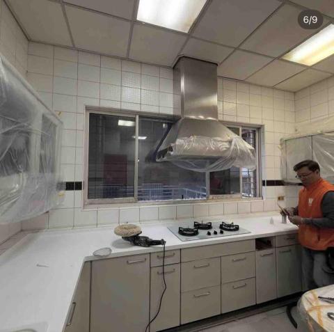 兆峰室內裝修工程行 - 更換廚房檯面，其餘延用