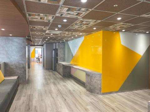 天下玻璃/謝先生 - 辦公烤漆玻璃牆面（5mm烤漆拼接）