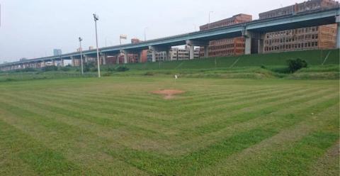 吉欣園藝 - 球場草皮維護