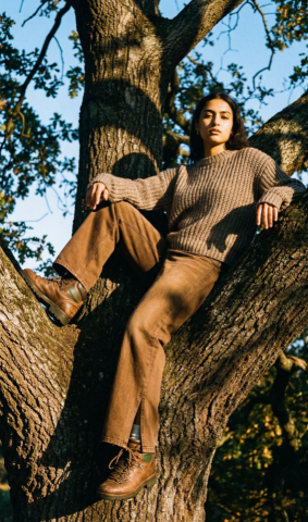 FpVisualAi - 整體風格自然寫實，帶有時尚雜誌大片般的質感，顏色以大地色系為主