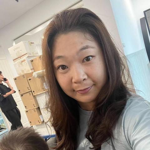 提供美髮剪刀服務的專家王學梅