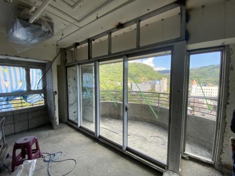 天下玻璃/謝先生 - 鋁窗玻璃安裝（6+6強化複層玻璃）