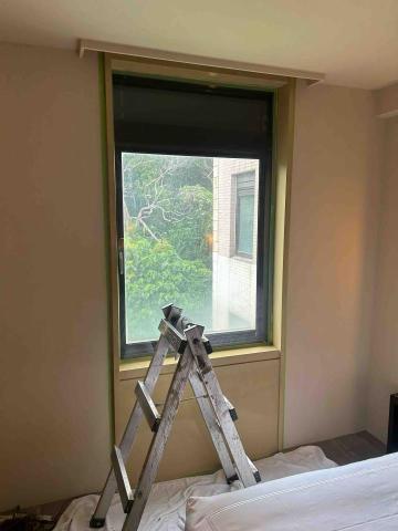 啟湧工程 - 刷窗框