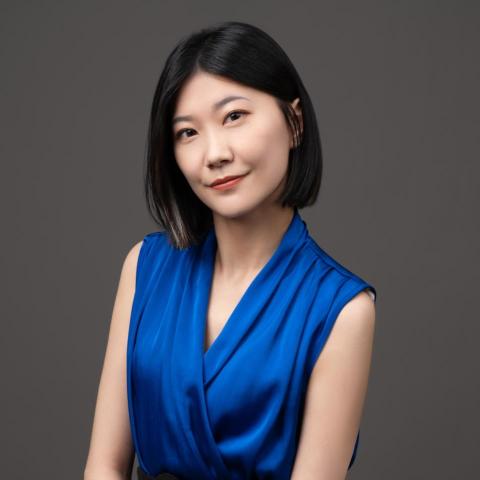 提供衣櫃深度服務的專家形象顧問 Azure｜自我探索 x色彩風格x身型分析