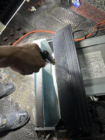 阿綱冷氣保養維修安裝 - 窗型冷氣清洗