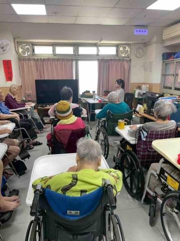 提供電子琴服務的專家温文秀