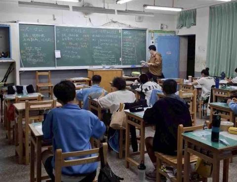 陳品勳 - 明志國中數學課輔老師