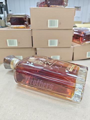 鑫益企業社 - 紀念酒雷雕（未刷金漆）
