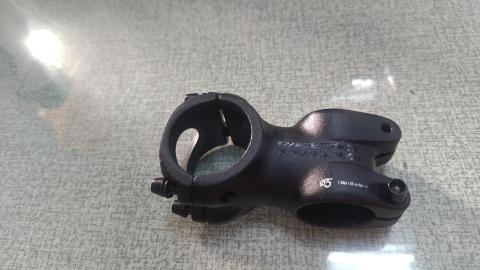 鑫益企業社 - 自行車立管：貼無膜標、雷雕、組裝、包裝。一次完成