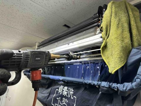 阿綱冷氣保養維修安裝 - 掛洗內機