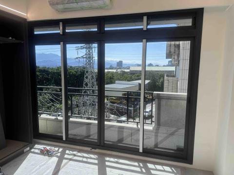 鈜溢鋼鋁門窗 - 落地門