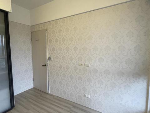 邱鎮平 - 房間壁紙更換