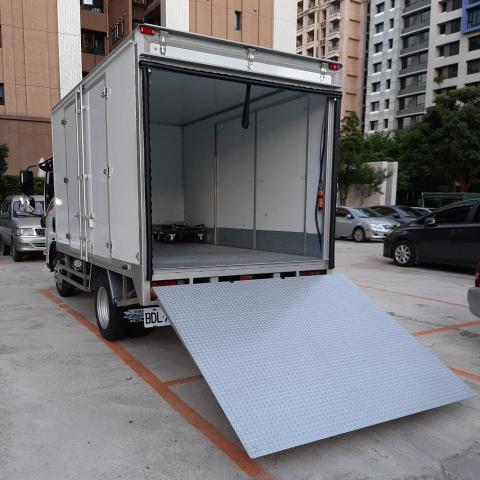 提供衝浪板貨運服務的專家王阿信