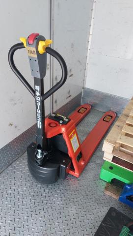 王阿信 - 電動拖板車