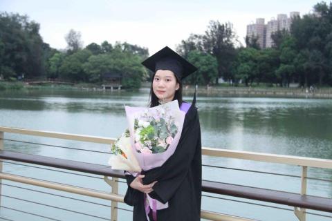 提供多益滿分服務的專家劉哲妤