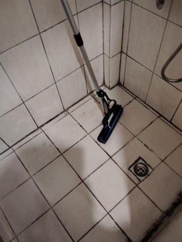 曾珞婷 - 浴室霉菌清潔前