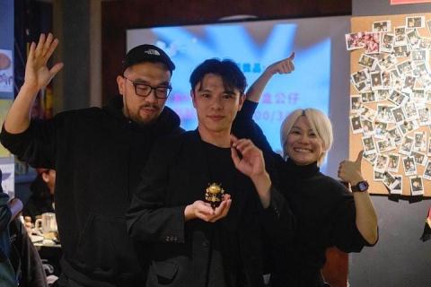 余昊益 - 音樂製作活動現場 與業界夥伴合影