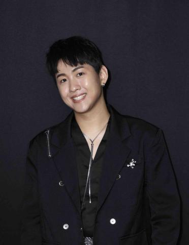 提供吉他架子服務的專家音樂老師-余政勳