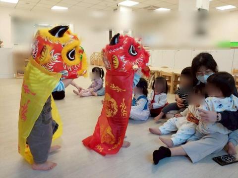 吳慈靜 - 在托嬰中心時跟班上小朋友的課程互動