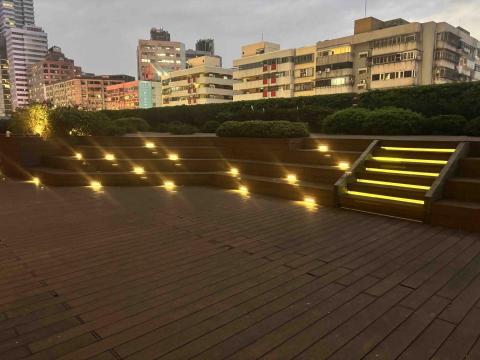 德宇水電工程行 - 台北微風廣場松高店燈光工程