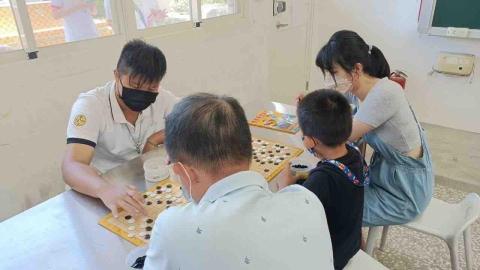 汪鉦祐 - 到金門國小教小孩