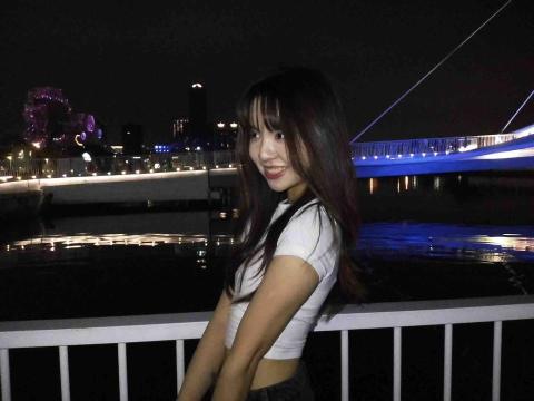 提供高雄衝浪教學服務的專家林芮宇