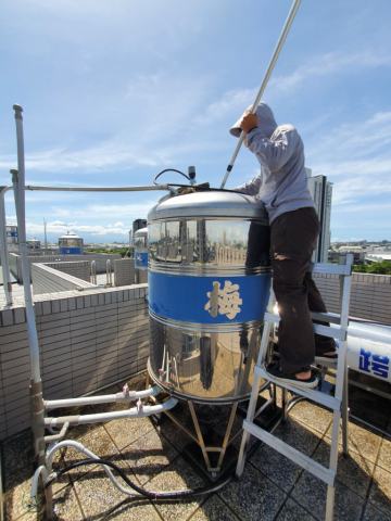 曾耀玄 - 水塔清洗