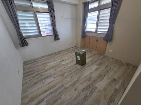 陳凱倫 - 塑膠地板施作