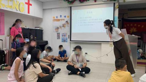 Jasmine Ja - 於社區據點進行情緒教育課程