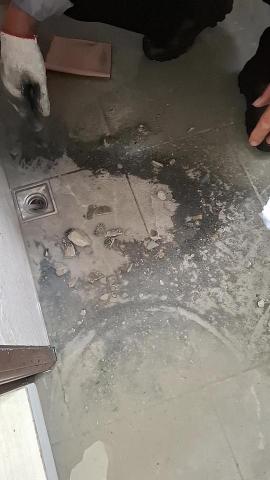 衣塵不染清潔企業社  浪淘沙水刀疏通排水管 - 水泥塊阻塞