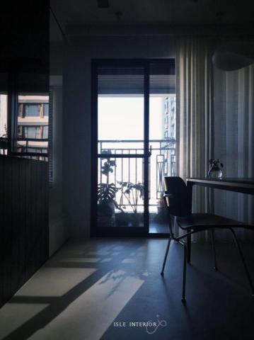 嶼境室內設計 - 從不急著定義風格
而是先理解生活
在自然與秩序之間
保留光影的梳理空間
在比例與留白之中
建立安靜的生活節奏