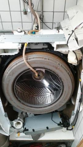 阿秋清洗洗衣機/抽油煙機/冷氣/水塔 - 滾筒式洗衣機拆洗