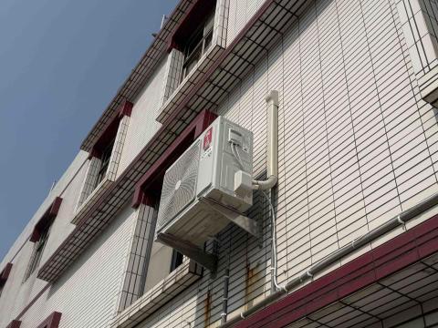 林宗緯-冷氣安裝、保養、維修 - 安裝新機，外機