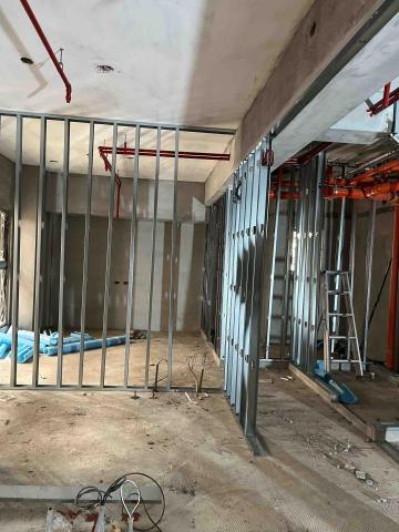 輕隔間天花板工程 - 上下槽鐵立柱