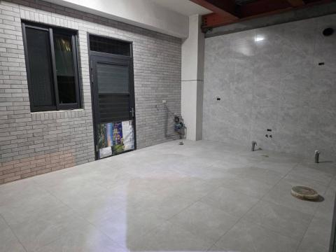 陳凱倫 - 地板牆面貼磚