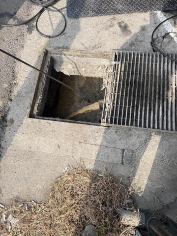 衣塵不染清潔企業社  浪淘沙水刀疏通排水管 - 油脂阻塞，疏通中