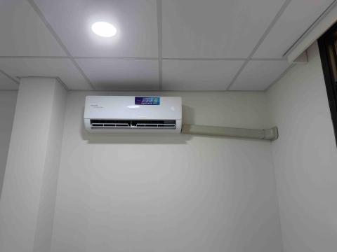 林宗緯-冷氣安裝、保養、維修 - 安裝新機，內機