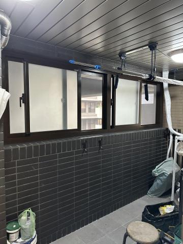 黃先生 - 陽台安裝窗戶，再也不怕下雨天，陽台風吹雨大有水漬