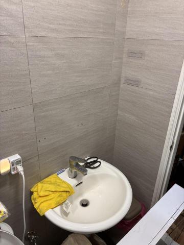 周文翔 - 鏡櫃安裝上牆