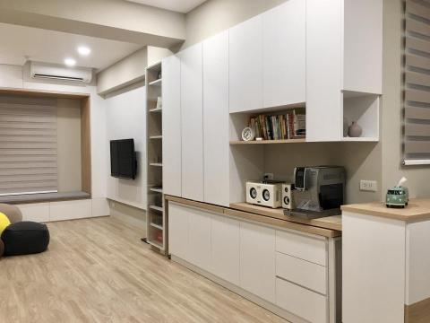 愛上生活室內設計有限公司 - 在只有１６坪的新大樓小坪數裡創造多功能的生活空間，讓收納．用餐．跳舞都可以在這個空間被使用