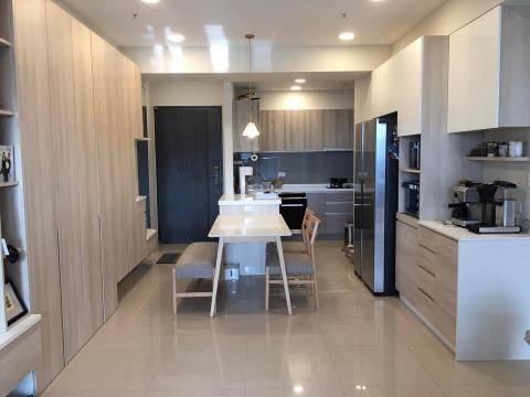 愛上生活室內設計有限公司 - 大廚房的空間延伸到餐桌，有著豁然開朗的視野，收納機能動線樣樣顧到，樣樣俱全