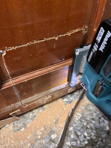 周文翔 - 寵物門安裝