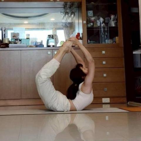 提供瑜珈動作服務的專家Amy Huang