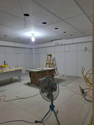 董群恒 - 辦公室