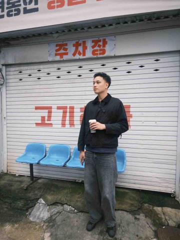 提供背景音樂mp3服務的專家Kris